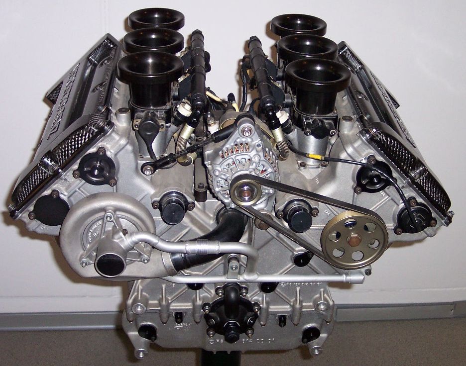 Mercedes_V6_DTM_Rennmotor_1996